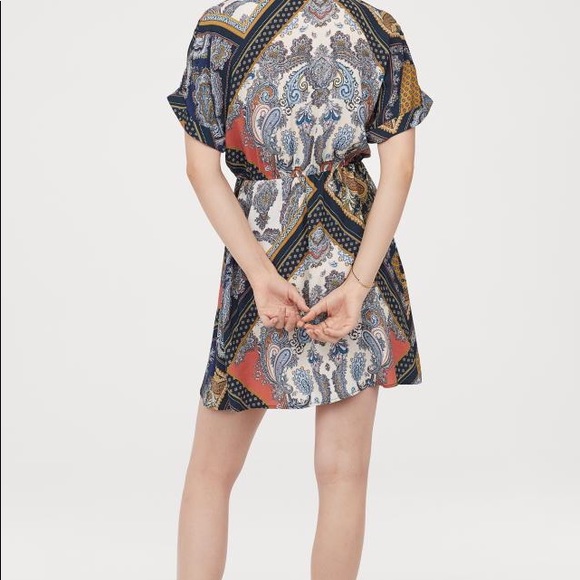 Front tie patterned V-neck dress - Picture 1 of 6